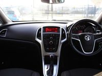 Used Vauxhall Astra SRi 2011 White Hatchback