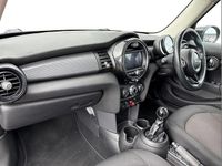 Usado Mini Cooper Classic 134 HP (98 kW) 2019 Cinzento Citadino