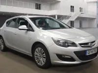 Begagnad Vauxhall Astra Excite 100 HK (73 kW) 2014 Silver Halvkombi