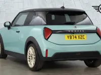 Begagnad Mini Cooper Hatch 154 HK (113 kW) 2024 Grön Halvkombi