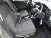 Usado Toyota Auris 132 HP (97 kW) 2014 Cinzento Citadino