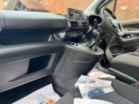 Used Vauxhall Combo Design Edition 100 HP (73 kW) 2019 Black MPV