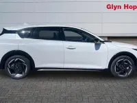 Nouă Kia K4 GT-Line 150 CP (110 kW) 2026 Alb Hatchback