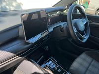 Second-hand VW Golf VIII GTE 272 CP (200 kW) 2025 Albastru