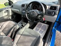 Used VW Polo Design 60 HP (44 kW) 2015 Blue Hatchback
