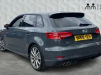 Usado Audi A3 Black Edition 150 CV (110 kW) 2018 Gris Berlina