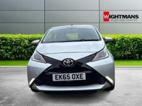 Begagnad Toyota Aygo X-play 2015 Silver Halvkombi