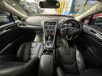 Usado Ford Mondeo Titanium 240 HP (176 kW) 2015 Azul Carrinha