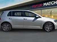 Używany VW Golf VII SE 2018 Srebrny Hatchback