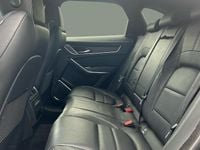 Second-hand Jaguar F-Pace R-Dynamic 204 CP (150 kW) 2022 Negru SUV