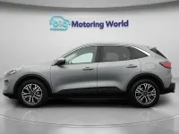 Usado Ford Kuga Titanium 150 HP (110 kW) 2023 Prateado SUV
