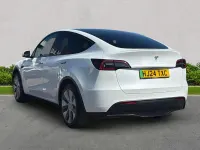 Używany Tesla Model Y RWD 254 kW (346 KM) 2024 Biały SUV