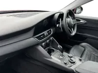 Used Alfa Romeo Giulia Saloon Edizione Speciale 178 HP (130 kW) 2018 Red Sedan