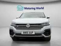 Używany VW Touareg R-line 286 KM (210 kW) 2019 Srebrny SUV
