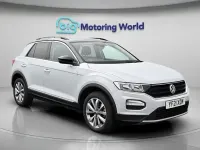 Usado VW T-Roc Design 110 HP (80 kW) 2021 Prateado SUV