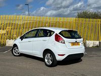 Used Ford Fiesta Zetec 82 HP (60 kW) 2014 White Hatchback