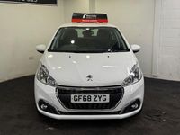 Used Peugeot 208 Signature Sky 2018 White Hatchback