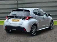 Begagnad Toyota Yaris 116 HK (85 kW) 2022 Silver Halvkombi