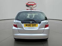 Second-hand Honda Jazz S 90 CP (66 kW) 2010 Argintiu Hatchback