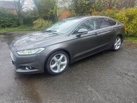 Usado Ford Mondeo Titanium 150 HP (110 kW) 2016 Cinzento Citadino