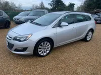 Usado Vauxhall Astra 165 CV (121 kW) 2014 Plateado Familiar