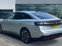 Usado VW ID.7 Pro 210 kW (286 CV) 2025 Plateado Utilitario