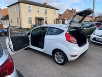 Used Ford Fiesta Zetec 82 HP (60 kW) 2014 White Hatchback