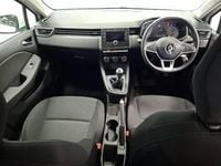 Used Renault Clio IV Play 100 HP (73 kW) 2019 White Hatchback