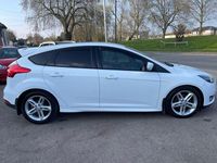 Used Ford Focus Titanium 120 HP (88 kW) 2015 White Hatchback