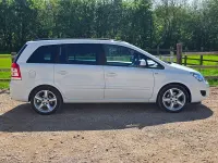 Begagnad Vauxhall Zafira 2013 Vit Minibuss