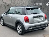 Usado Mini Cooper Classic 136 HP (100 kW) 2024 Prateado Citadino
