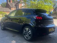 Second-hand Peugeot 208 Allure Premium 99 CP (72 kW) 2022 Negru Hatchback