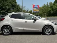 Usado Mazda 2 Inclusive 88 HP (64 kW) 2022 Prateado Citadino