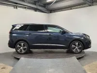 Usado Peugeot 5008 Allure 130 HP (95 kW) 2019 Azul SUV