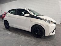 Used Toyota Aygo X-play 68 HP (50 kW) 2016 White Hatchback