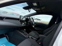 Used Toyota Corolla 122 HP (89 kW) 2021 White Hatchback