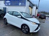 Used Toyota Aygo X-play 68 HP (50 kW) 2014 White Hatchback