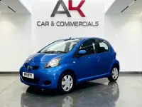 Usado Toyota Aygo 67 CV (49 kW) 2011 Azul Utilitario