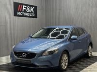 Usado Volvo V40 SE Lux 120 HP (88 kW) 2015 Azul Citadino