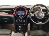 Usado Mini Cooper Hatch 134 CV (98 kW) 2023 Amarillo Utilitario