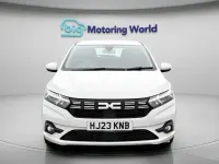 Begagnad Dacia Sandero Expression 90 HK (66 kW) 2023 Vit Halvkombi