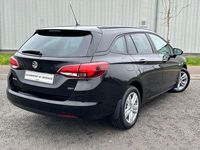 Used Vauxhall Astra Design Edition 109 HP (80 kW) 2018 White Estate