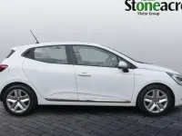Used Renault Clio Play 72 HP (52 kW) 2020 White Hatchback