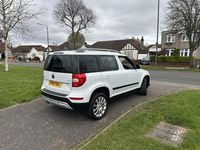 Used Skoda Yeti SE 105 HP (77 kW) 2014 White SUV