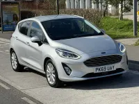 Begagnad Ford Fiesta Titanium 100 HK (73 kW) 2019 Silver Halvkombi