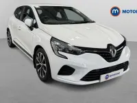 Used Renault Clio Iconic 140 HP (102 kW) 2022 White Hatchback