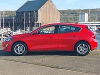 Begagnad Ford Focus Zetec 120 HK (88 kW) 2019 Röd Halvkombi