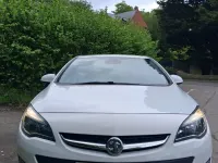 Used Vauxhall Astra Elite 115 HP (84 kW) 2015 White Hatchback