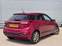 Used Hyundai i20 Premium 84 HP (61 kW) 2018 Red Hatchback