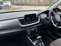 Used Kia Stonic 100 HP (73 kW) 2025 Yellow SUV